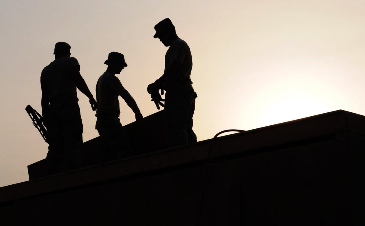 workers-construction-site-hardhats-38293